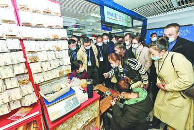 巴州區來料加工經紀人組團來義考察對接