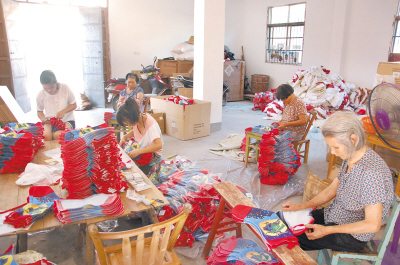 來料加工經紀人微利中尷尬堅持(組圖)