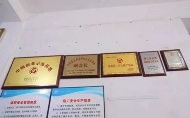 這個橋墩女人專做來料加工&ldquo;經紀人&rdquo;,帶領大家發財&hellip;