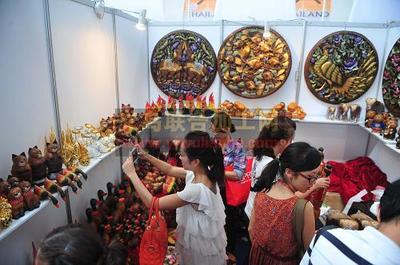 婦女來料加工精品在義烏展洽在義烏國際博覽中心舉行。