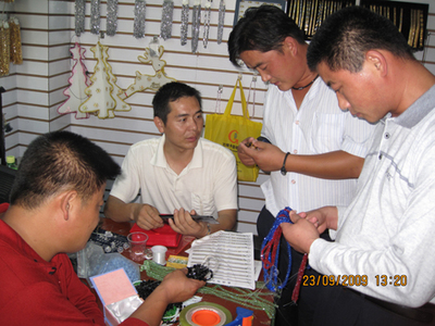 張山鎮(zhèn)經(jīng)紀人隊伍活躍在義烏小商品城